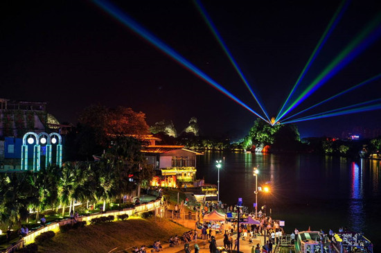 桂林两江四湖夜景亮化工程正式启动漓江两岸灯火璀璨