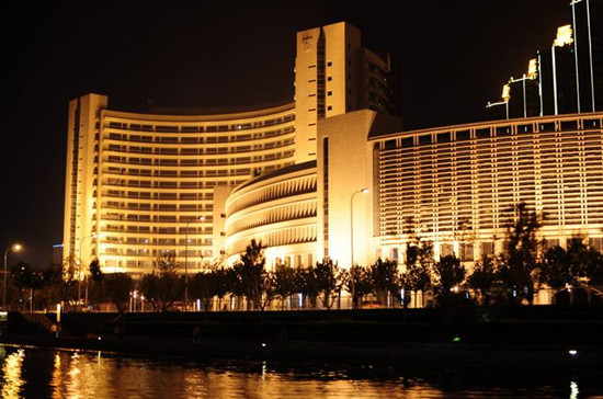 如何更好的利用LED户外照明灯具展现楼体亮化效果？